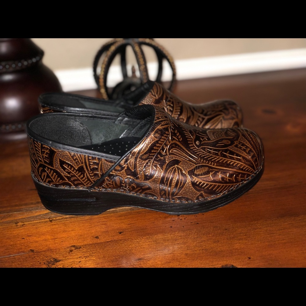 DANSKO PROFESSIONAL TOOLED CLOG